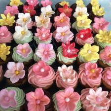 Mini flower cupcakes